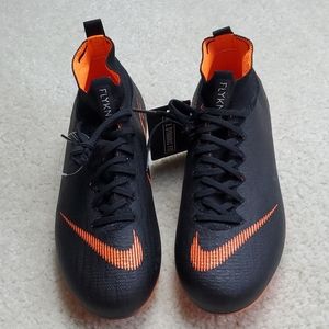 NEW NIKE MERCURIAL FLYKNIT SOCCER CLEATS SZ. 4.5Y